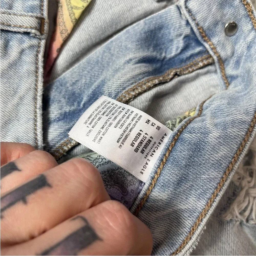 American Eagle Patched Mom Jeans Rainbow Pride Collection Size 4 Regular